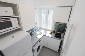 Fridge, microwave, oven, coffee/tea maker - 2 rooms with 2 balcony, perfectly formed! (București)