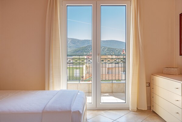 3 bedrooms, iron/ironing board, travel crib, free WiFi