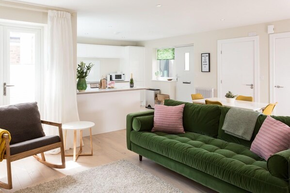 Smart TV, Netflix, streaming services, stereo - The Mews - sleeps 4 guests in 2 bedrooms (York)