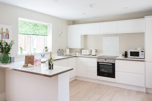 Fridge, microwave, oven, dishwasher - The Mews - sleeps 4 guests in 2 bedrooms (York)