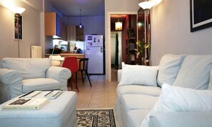TV, books, music library, stereo
