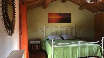 2 makuuhuonetta, silitysrauta/-lauta, Wi-Fi, vuodevaatteet