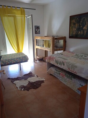 4 bedrooms, iron/ironing board, bed sheets