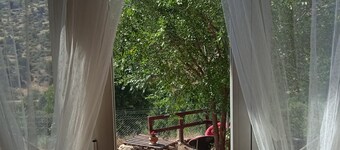 La Casita del Arte. Casa de campo situada al pie de la montaña. Preciosas vistas