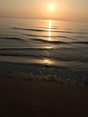 On the beach - BAITA 5 in independent wood, in the Residence Villa Carla, ideal for 4 people (Vieste)