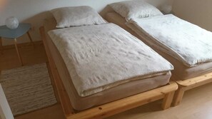 3 室のベッドルーム、アイロン / アイロン台、旅行用ベビーベッド、WiFi (無料)