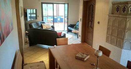 Great, cottage very well equipped. Approximately 8 minutes walk to the lake.