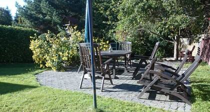 Great, cottage very well equipped. Approximately 8 minutes walk to the lake.
