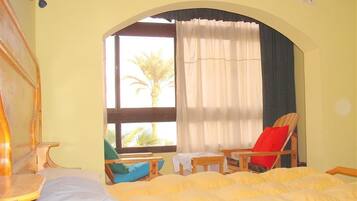 Trang bị nội thất với thiết kế riêng biệt, màn/rèm cản sáng