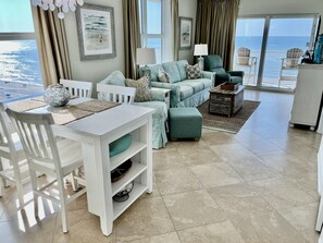 تلفزيون ذكي، كرة قدم الطاولة، مكتبة موسيقى، ستيريو