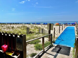 On the beach - No Host Fees, Beachfront, E Corner Unit On The 10th Floor w/ Wrap Around Balcony (Gulf Shores)