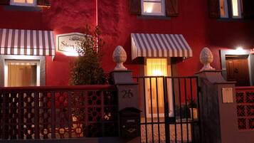 Entrada al alojamiento