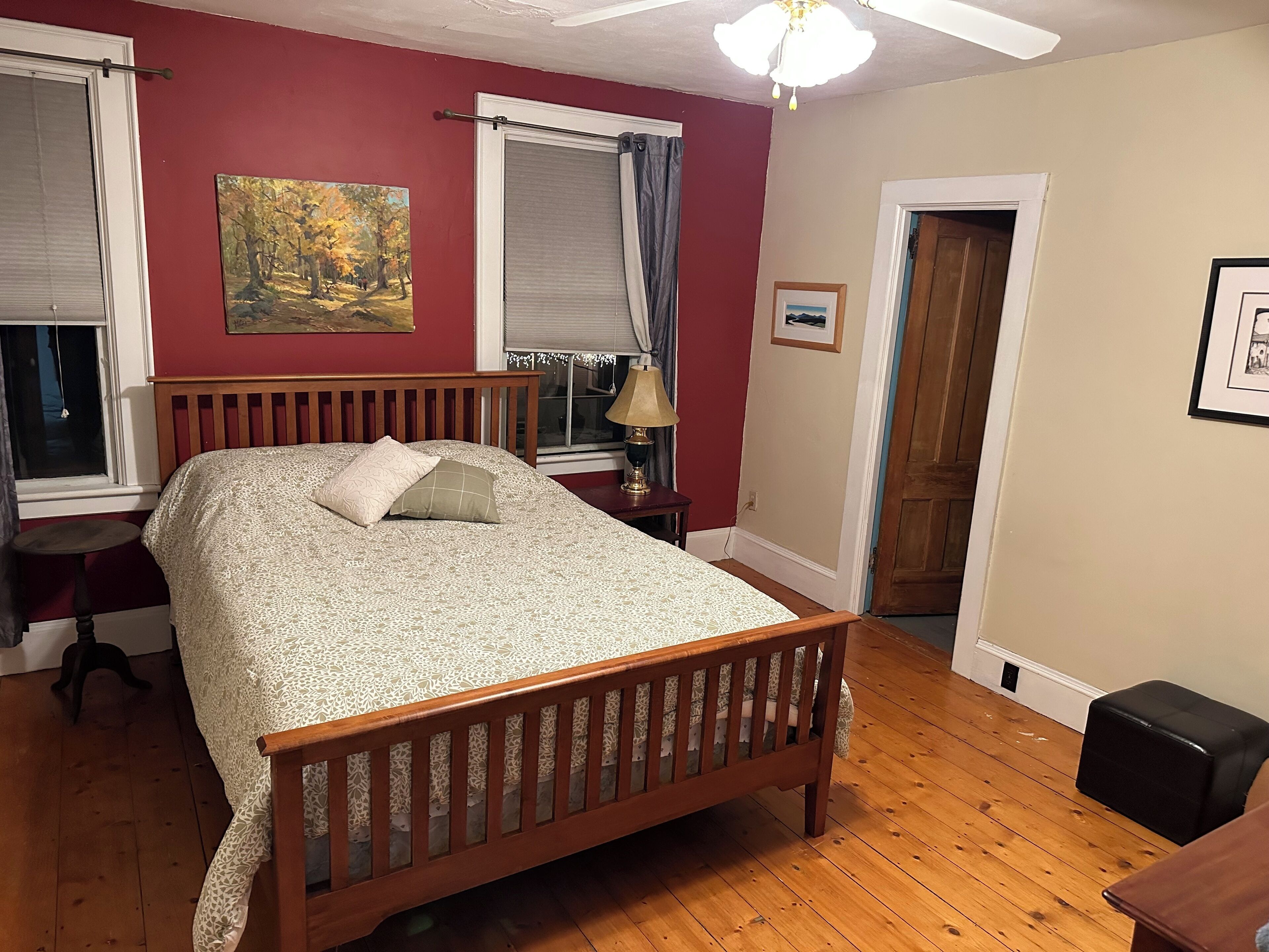 4 bedrooms, desk, iron/ironing board, free WiFi