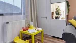 TV, books - Maria Sinaia Apartment Murray Hill (Sinaia)