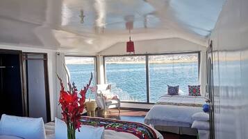 2 kamar tidur, selimut bulu angsa, busa memori, dan meja kerja