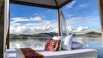 Deluxe Suite, 1 King Bed | Terrace/patio