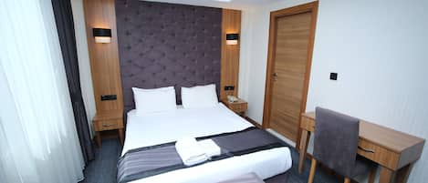 Economy Room | 1 quarto, camas com colchões de espuma com sistema de memória, frigobar