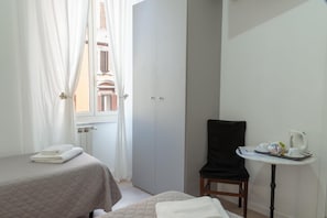 1 chambre, coffres-forts dans les chambres, bureau, rideaux occultants