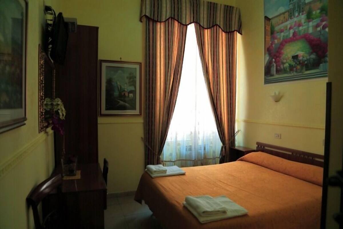 Standard Double Room | 1 bedroom, in-room safe, desk, blackout drapes