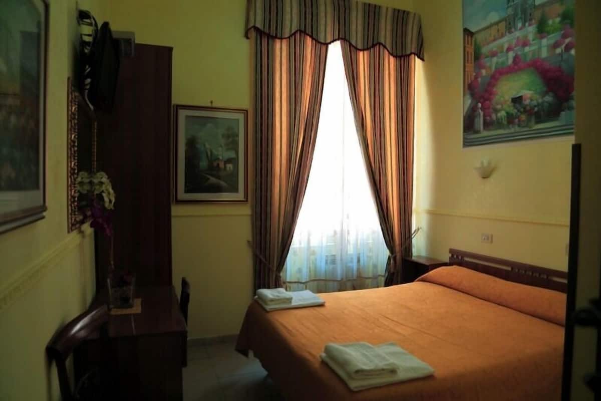 Standard Double Room | 1 bedroom, in-room safe, desk, blackout drapes
