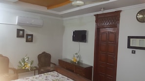 1 bedroom, premium bedding, individually decorated - My Heaven Guest house (Islamabad)