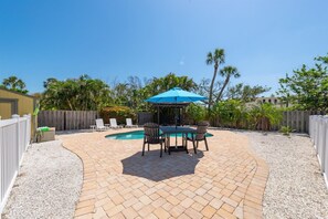 Outdoor dining - AMI North End Private Heated Pool.  1.2 Block to Gulf Beach! (Anna Maria)