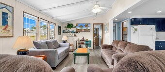 SLEEPS 10!  3 bedrms/3 baths/Pier House. One Golf Cart incl. 2nd Cart available