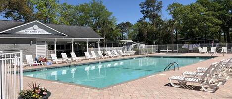 Piscine couverte, piscine extérieure