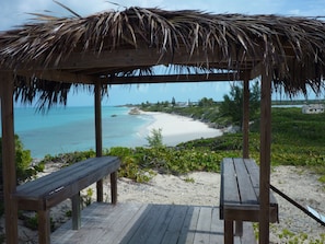Property grounds - Ixora East - Beach access with great snorkeling spot (George Town, Exuma)