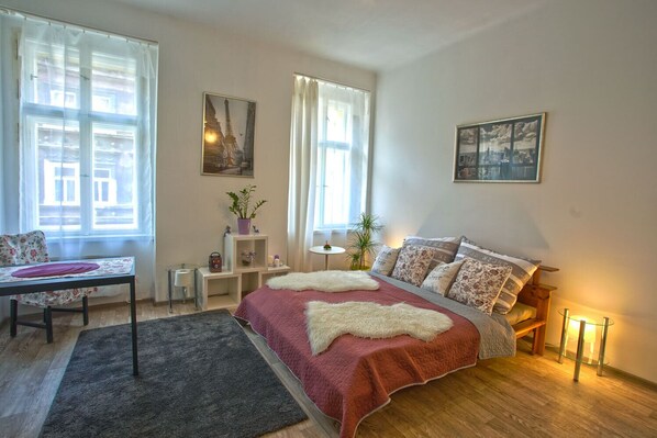 1 bedroom, iron/ironing board, Internet