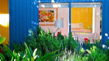 2 soverom, skrivebord, strykejern/-brett og wi-fi (inkludert)