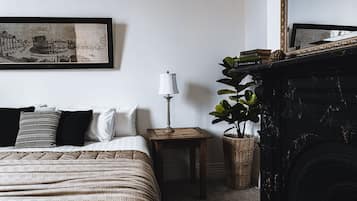6 bedrooms, iron/ironing board, WiFi, bed sheets