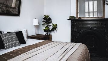 6 bedrooms, iron/ironing board, WiFi, bed sheets