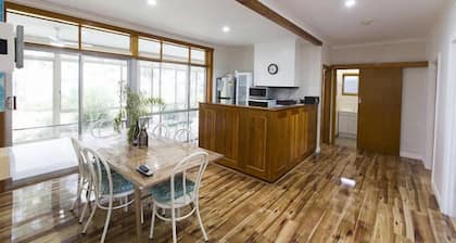 Foxy Lodge - Lakeside getaway