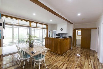 Foxy Lodge - Lakeside Getaway