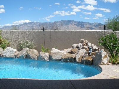 ¡Ahorre del 24 al 27 de febrero!  Lote de acres privados con piscina, jacuzzi, 270 * vistas! 