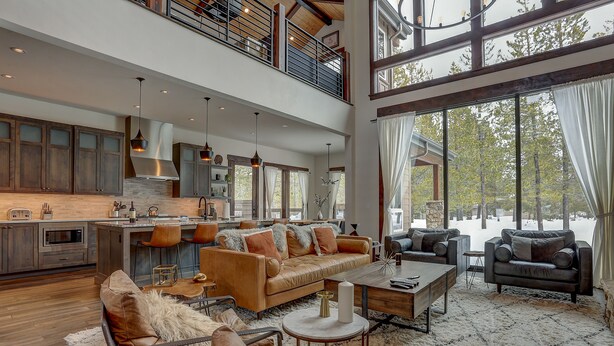 A spacious living area with a high ceiling, large windows, and a cozy seating arrangement. - Sunriver retreat; 5bed, 4primarysuite,Theatre rm!! (Sunriver)