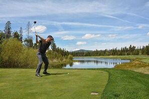 Golf - Sunriver retreat; 5bed, 4primarysuite,Theatre rm!! (Sunriver)