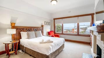 4 Schlafzimmer, Schreibtisch, Bügeleisen/Bügelbrett, Reisekinderbett