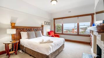 4 bedrooms, desk, iron/ironing board, travel crib