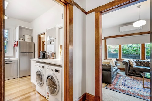 Gorgeous Hobart Accommodation - Park on Park, New Town