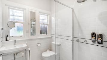 Combined shower/bathtub, hair dryer, bathrobes, towels