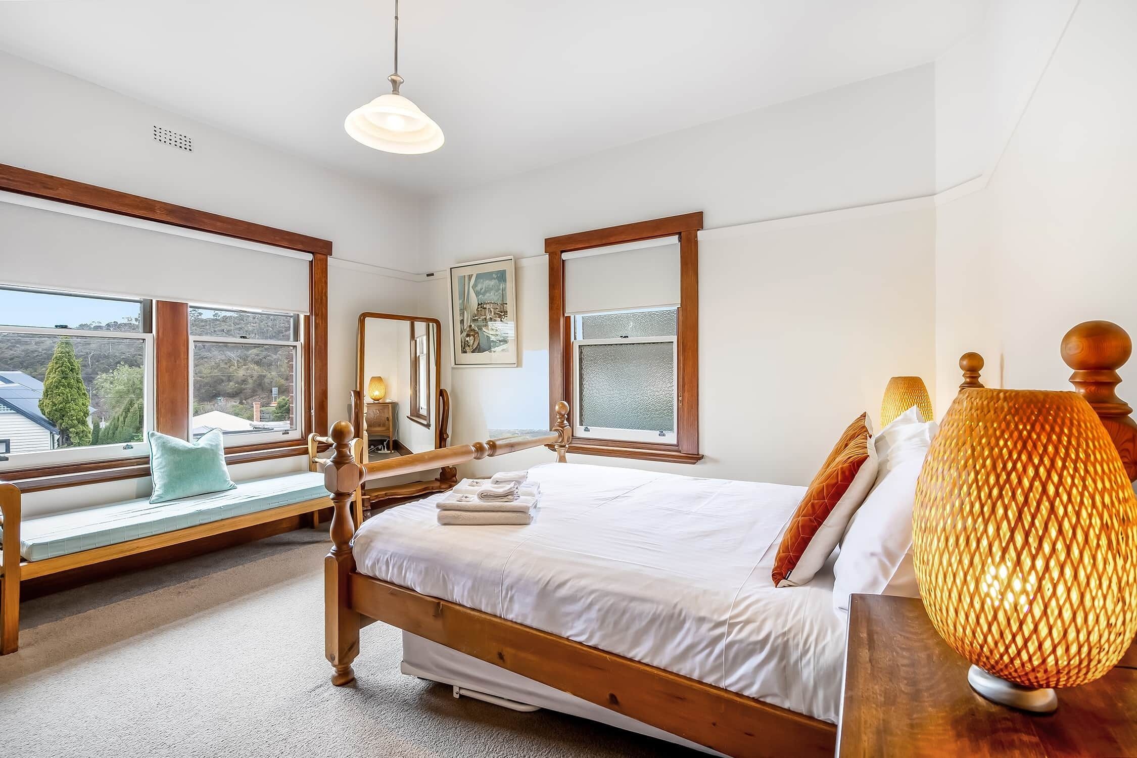 4 Schlafzimmer, Schreibtisch, Bügeleisen/Bügelbrett, Reisekinderbett