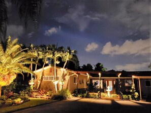 المنشأة من الخارج