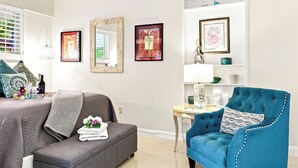 Unclassified image, 3 of 79, button - Pet Friendly Tropical Studio with Private Kitchen and Bath (Oakland Park)