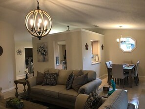 Una Smart TV, un reproductor de DVD