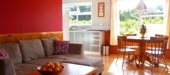 Slapp av en hytte MoonShine 2-roms hytte: husdyr, basseng, økologisk frukthage!