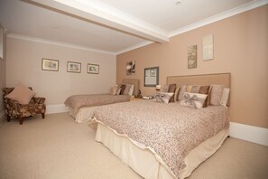 2 bedrooms, iron/ironing board, WiFi - Superb, Ground Floor  City Centre Apartment with private parking for 2 cars (Scarcroft Road York)