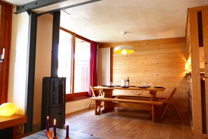 Dining - LE CHALET DE THOM, LES ARCS 1600, 8 PEOPLE, ON THE SLOPES (Bourg-Saint-Maurice)