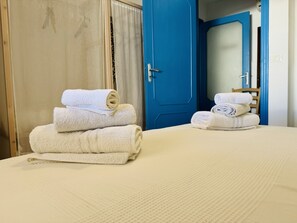 2 chambres, fer et planche à repasser, lit parapluie, Wi-Fi gratuit